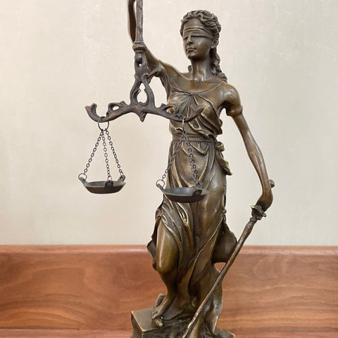 Statua della Giustizia - Themis - in bronzo 34 cm