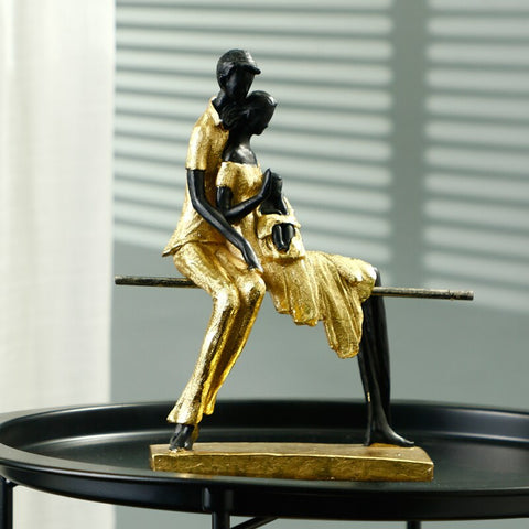 Scultura moderna di coppia