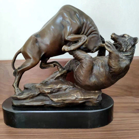 Statua del toro in bronzo<br> Attacco all'orso