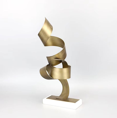 Scultura d'arte astratta in metallo dorato 40 cm