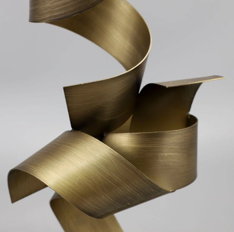 Scultura d'arte astratta in metallo dorato 40 cm
