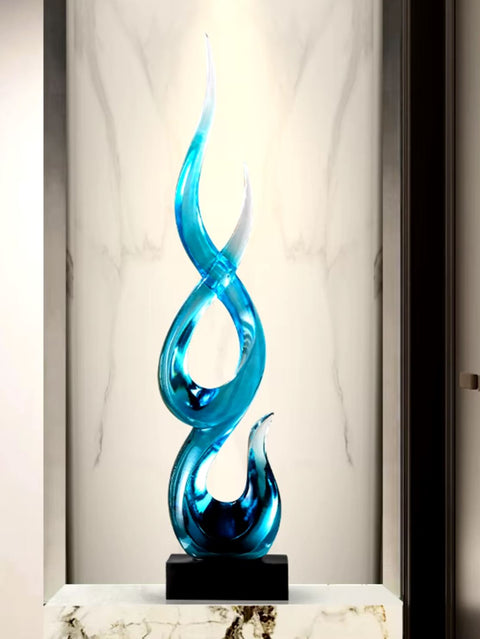 Scultura astratta in resina blu trasparente 67 cm