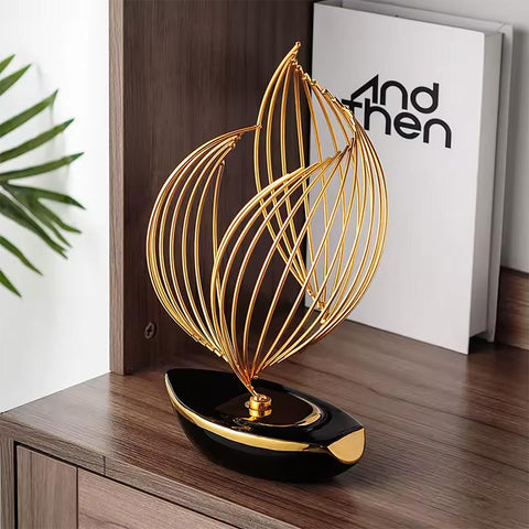 Statua di barca astratta nera e oro – 30 cm