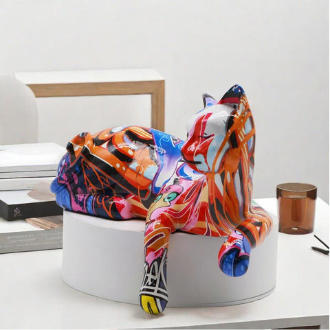 Statua gatto sdraiato in resina Graffiti 15 cm