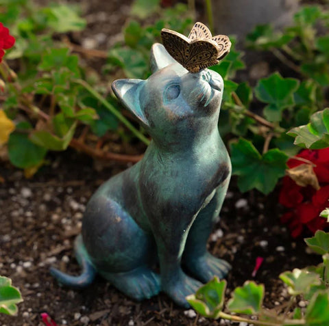 Statua di gatto da esterno con farfalla 20 cm