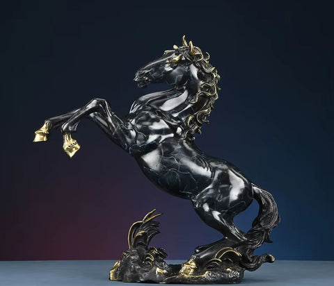 Scultura di cavallo rampante in ottone con effetto marmo nero 27 cm