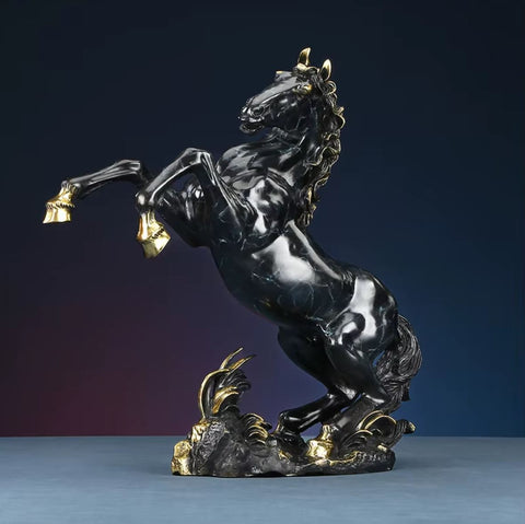 Scultura di cavallo rampante in ottone con effetto marmo nero 27 cm