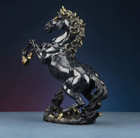 Scultura di cavallo rampante in ottone con effetto marmo nero 27 cm