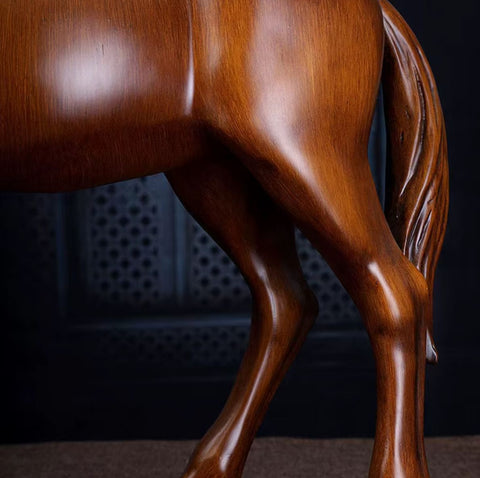 Scultura di cavallo in resina, finto legno, 36 cm