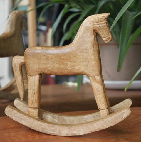 Statua di cavallo a dondolo in legno 19 cm