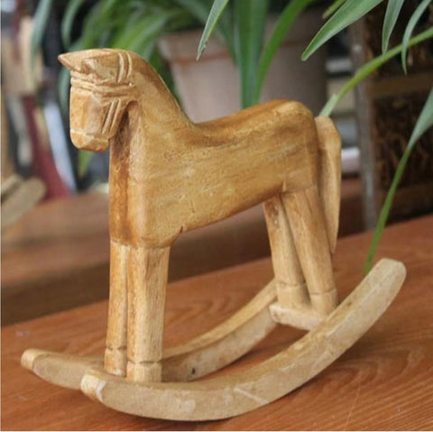 Statua di cavallo a dondolo in legno 19 cm
