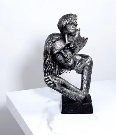 Statua di design coppia abbracciata 29 cm