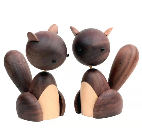Statua di scoiattolo in legno in stile nordico 11 cm