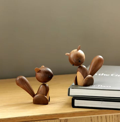 Statua di scoiattolo in legno in stile nordico 11 cm