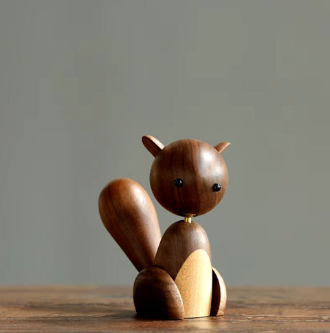 Statua di scoiattolo in legno in stile nordico 11 cm