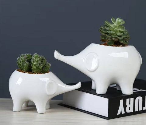 Statua di elefante con vaso da fiori in porcellana