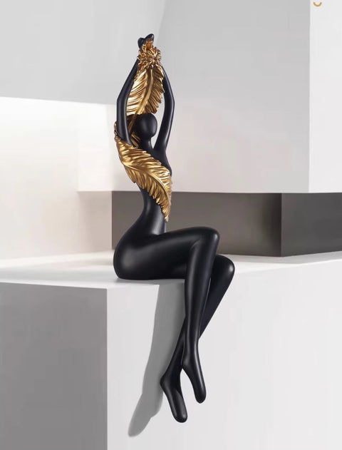 Statua di donna moderna in resina - nera 55 cm