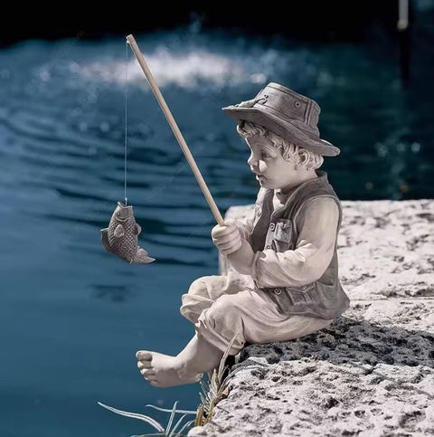 Statua di un ragazzo pescatore per esterni 15 cm