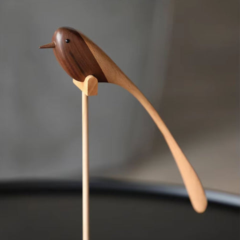 Uccello in legno dal design nordico 24 cm
