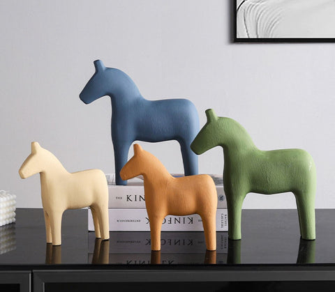 Statua cavallo in legno in stile nordico 18 cm