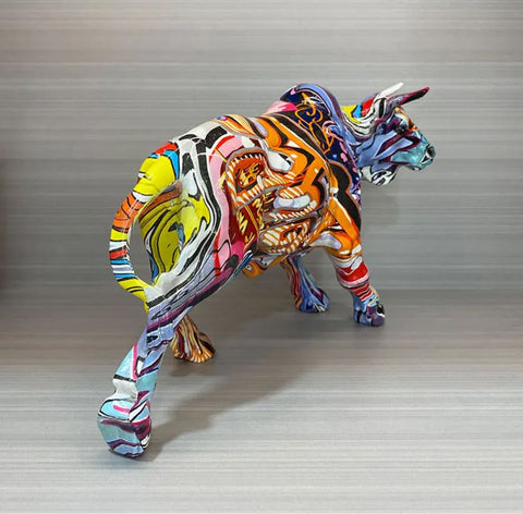 Statua toro in resina graffiti 18 cm