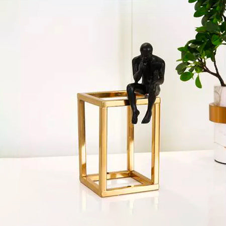 Statua dell'uomo<br> Il pensatore del design
