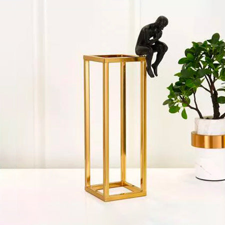 Statua dell'uomo<br> Il pensatore del design