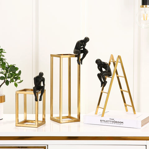 Statua dell'uomo<br> Il pensatore del design