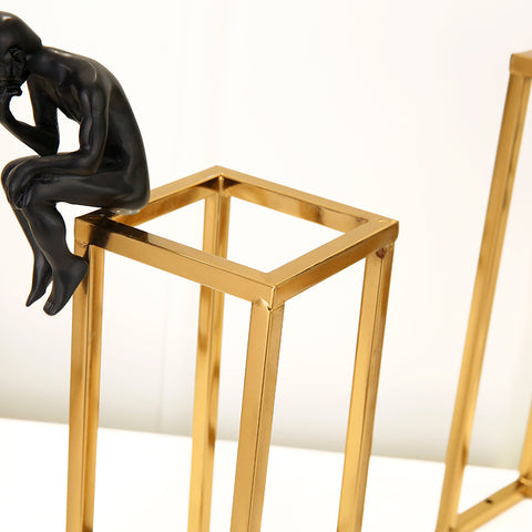 Statua dell'uomo<br> Il pensatore del design