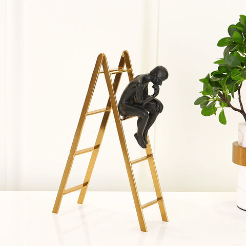 Statua dell'uomo<br> Il pensatore del design
