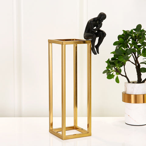 Statua dell'uomo<br> Il pensatore del design