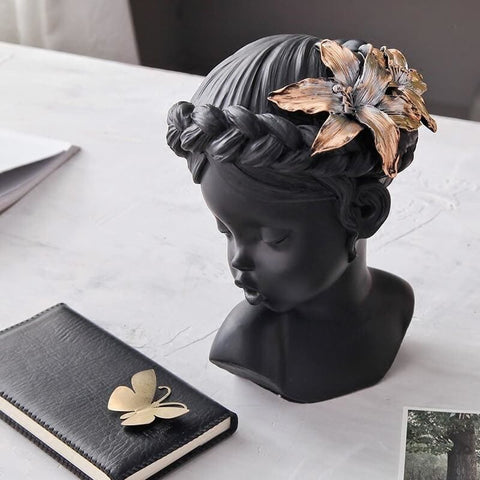 Statua di donna<br> Angelo e farfalla moderni
