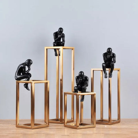 Statua dell'uomo<br> Il pensatore del design